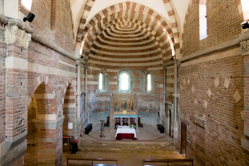 abbazia-di-vezzolano_navata-centrale.jpg